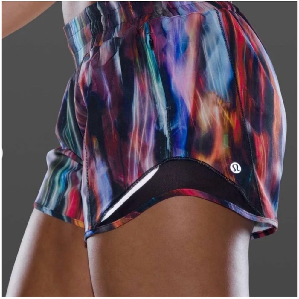 Lululemon Hotty Hot Low-Rise Lined Shorts 4” Chroma Fusion Multi/Black Size 2